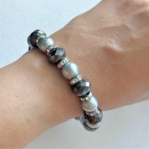 Glass Gray and Faceted Black Bead Bracelet 9” with Rhinestone Rondelle Spacers - Picture 7 of 8